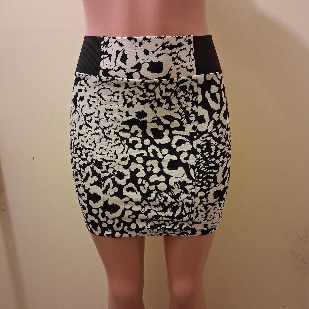 Forever 21 black and white animal print bodycon mini skirt featuring a stretchy